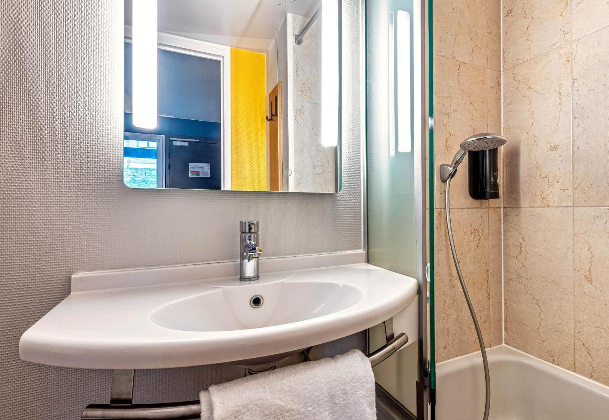 B&B Hôtel Quimper Nord Douarnenez Buitenkant foto