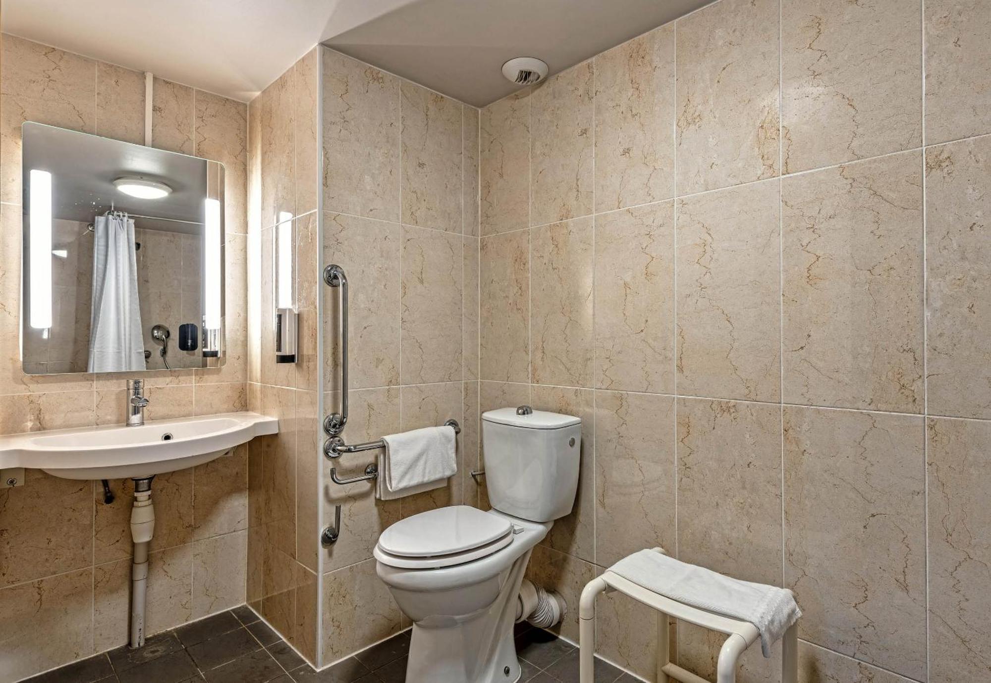 B&B Hôtel Quimper Nord Douarnenez Buitenkant foto